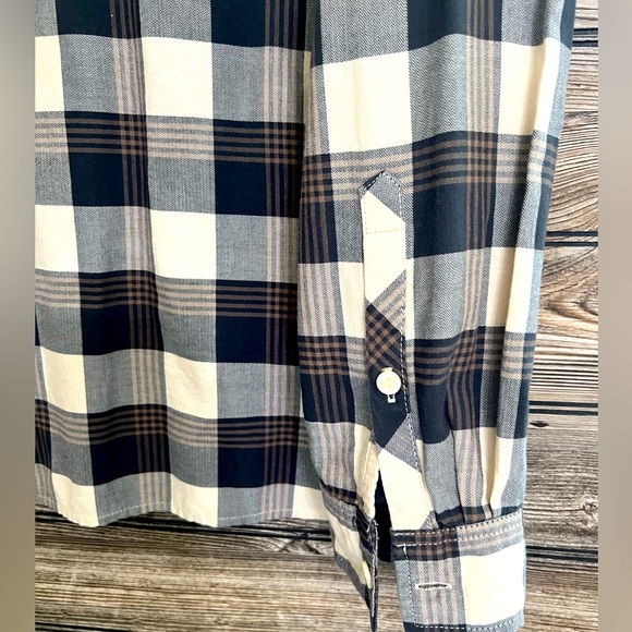 Patagonia woman’s button up shirt light weight size XL - Picture 6 of 6